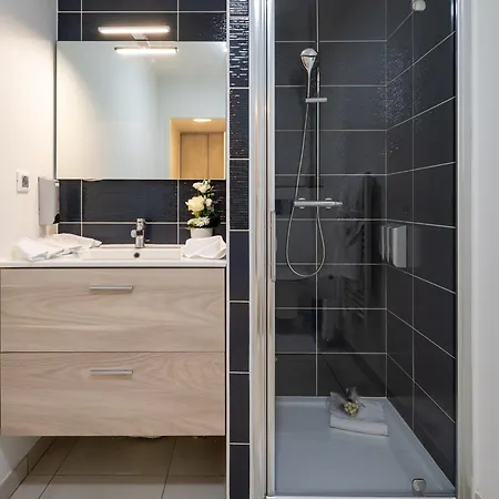 Au Charme Lyonnais Classe 3 Etoiles Vénissieux